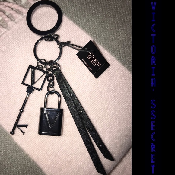 🖤BNWT VICTORIA’S SECRET KEYCHAIN🖤 - Picture 4 of 4